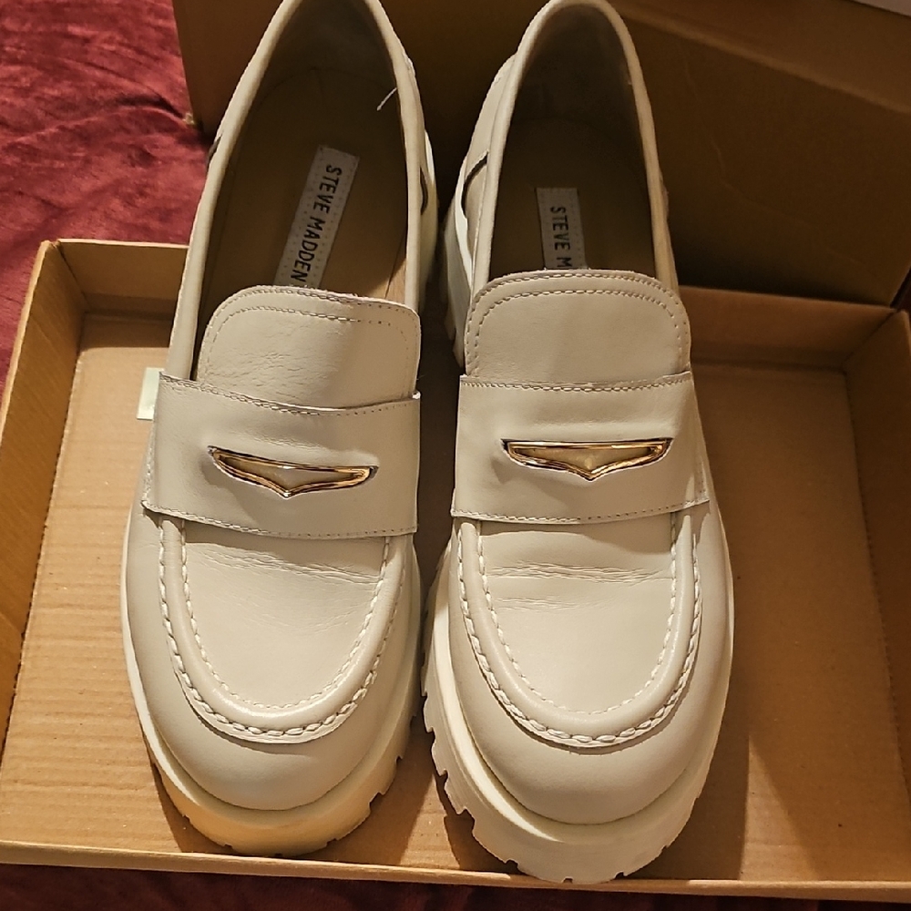 Steve Madden Men's Off-White Loafers with Silver Accent